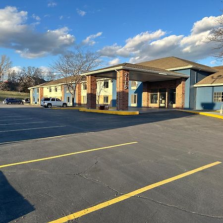 Americinn By Wyndham Reedsburg Exterior photo