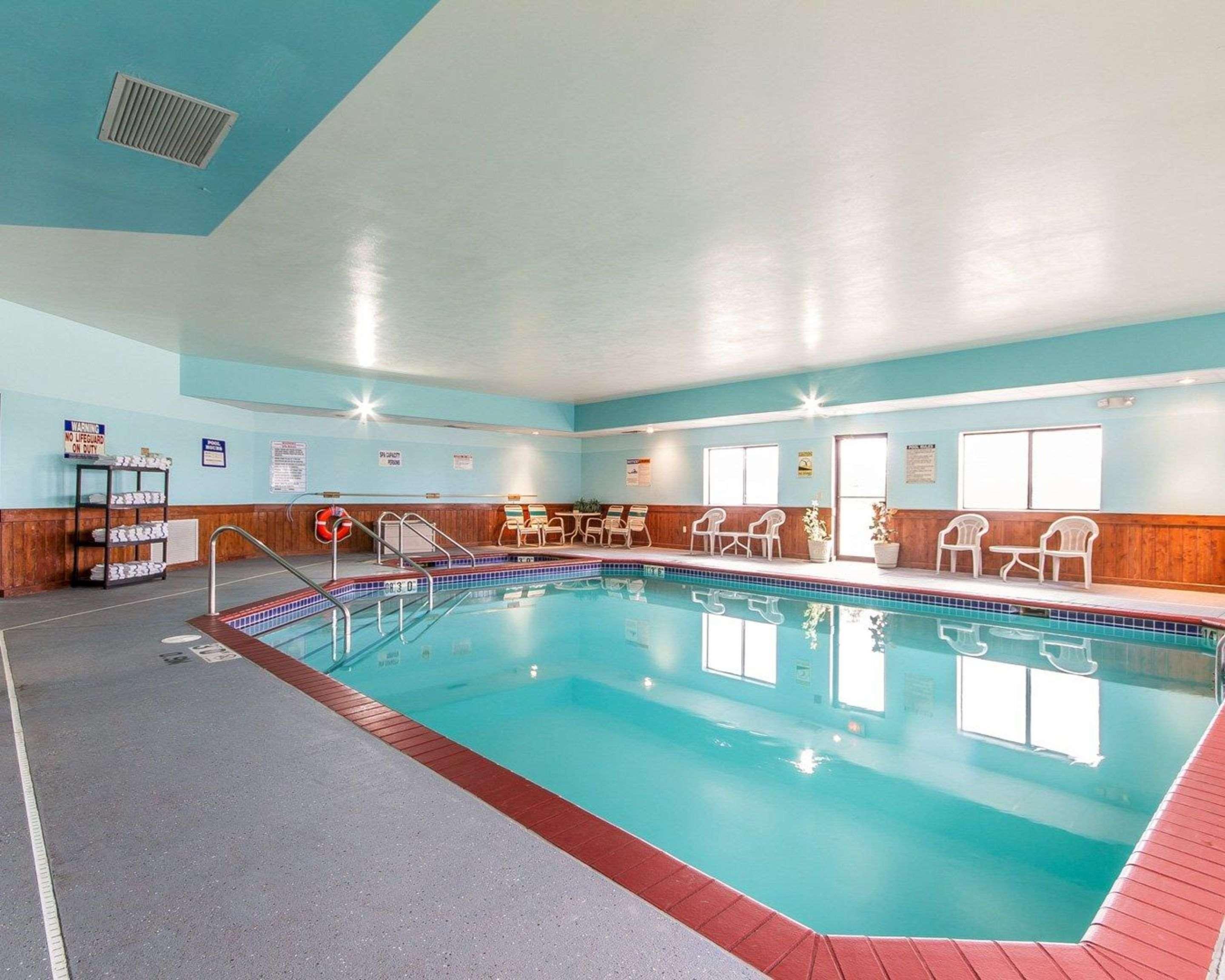 Americinn By Wyndham Reedsburg Exterior photo