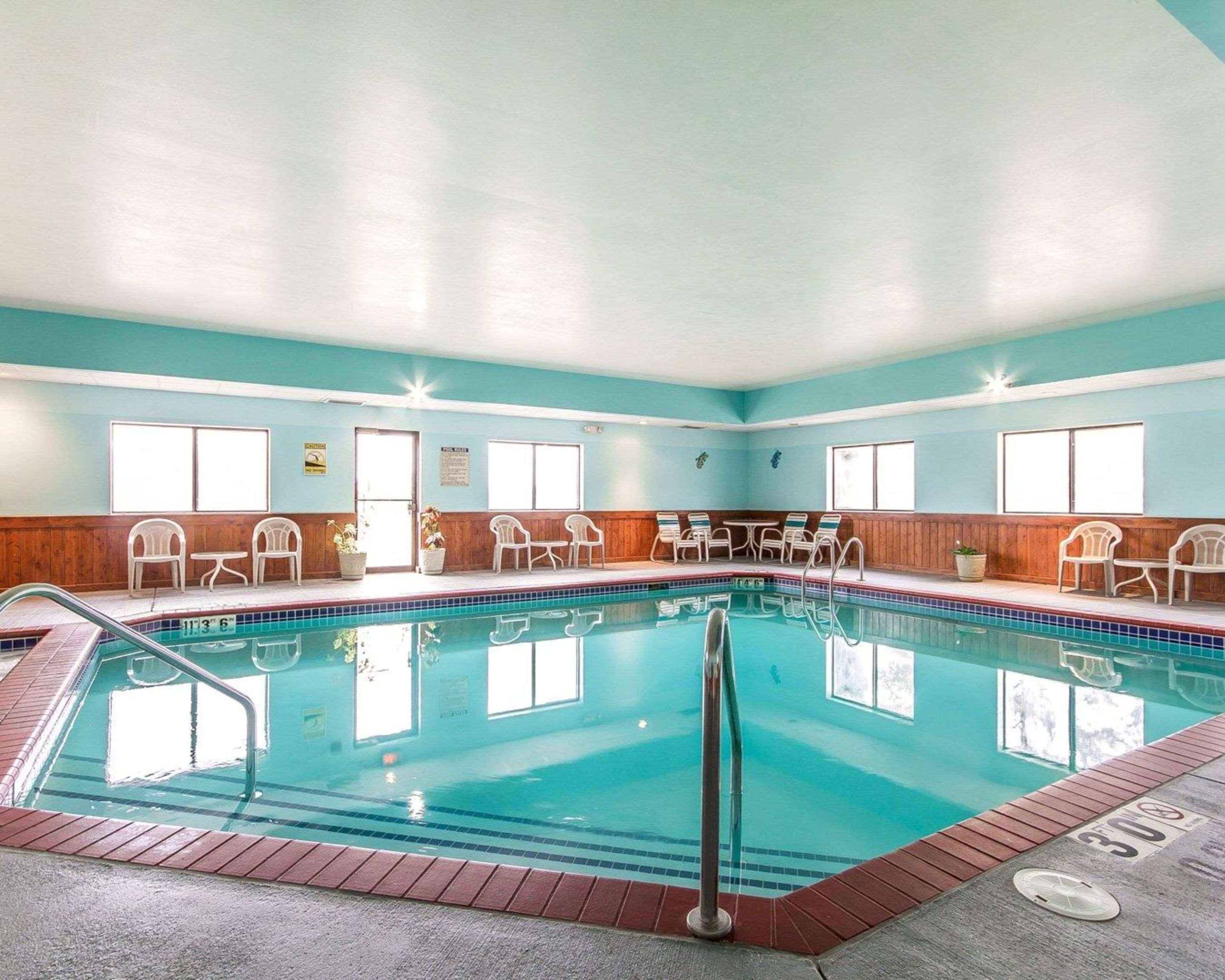 Americinn By Wyndham Reedsburg Exterior photo