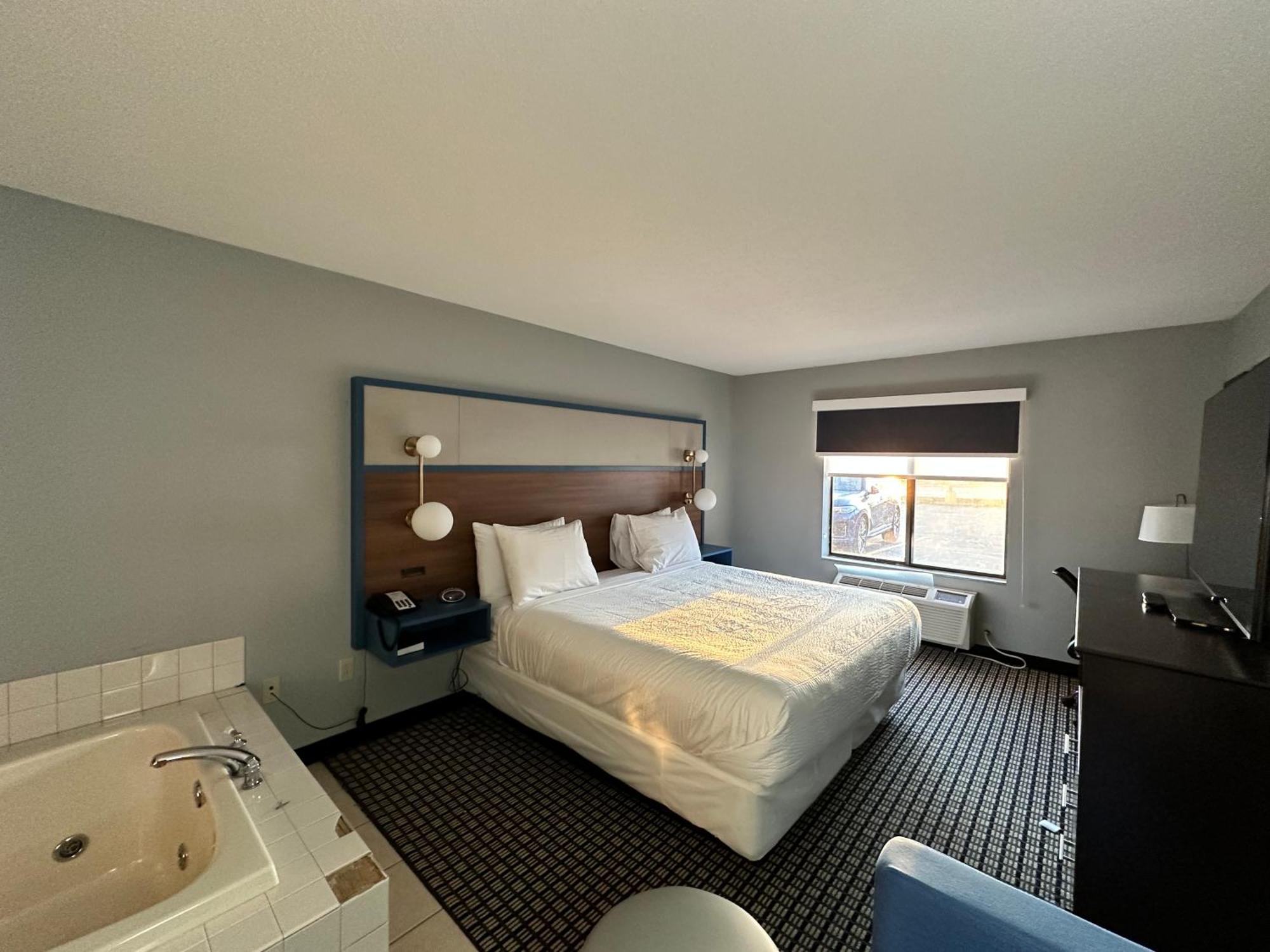 Americinn By Wyndham Reedsburg Exterior photo
