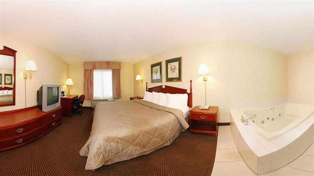 Americinn By Wyndham Reedsburg Exterior photo